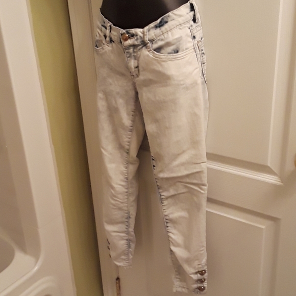 🔥HOT DEAL New🔥New Dynamite acid washed Jeans with leg buttons - Picture 4 of 8